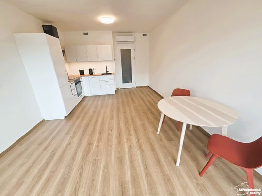 Pronájem bytu 1+kk a garsoniéry 31 m², Poděbradská, Praha - Photo 1