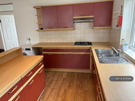 1 bedroom in a house share to rent - Photo 3