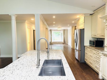 For Lease - 125 Bannatyne Drive, Toronto, Ontario - Photo 5