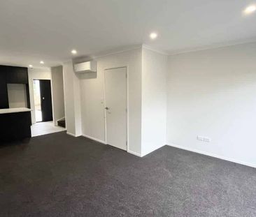 Brand New Home in a Quiet Chartwell Street - Photo 3