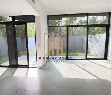 Luxurious 3BR Corner villa with maidroom for Rent - Photo 2