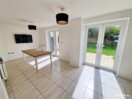 6 bedroom detached house to rent - Photo 2