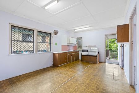 Huge Backyard in Prime Carina Heights Location - Photo 4