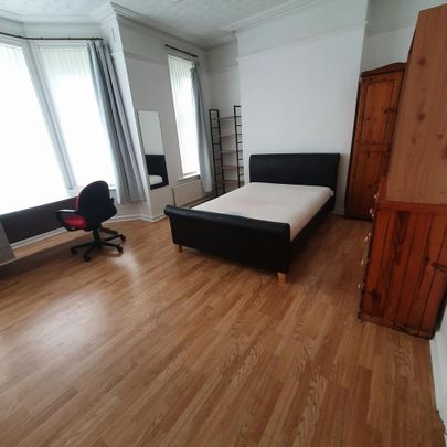 6 bedroom house to rent - Photo 1