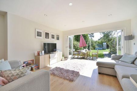 3 bedroom detached house to rent - Photo 4