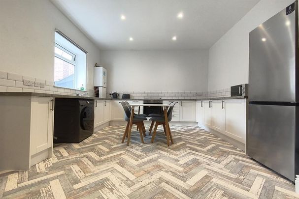 1 bedroom in a house share to rent - Photo 1