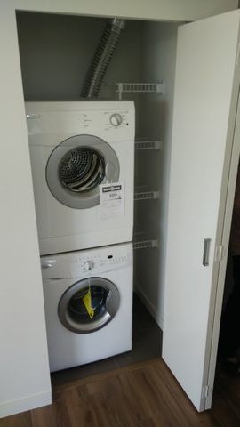 The Ultra-Central Surrey, 1 Bedroom - Photo 4