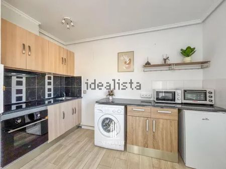 Alquiler de chalet adosado en Centro - Photo 3