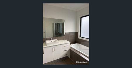 Charming 5-Bedroom Family Home in Cairnlea - 240 Station Road - Photo 5