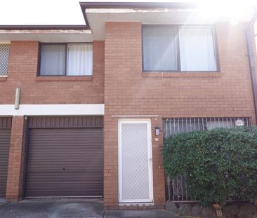 Stunning Renovated Townhouse – a Must-See! - Photo 6