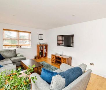 3 Bed Flat, Church End, SO15 - Photo 3