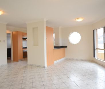 2 BEDROOM UNIT CLOSE TO ALL AMENITIES, JUST 5 MINUTES WALK TO TRAIN... - Photo 4
