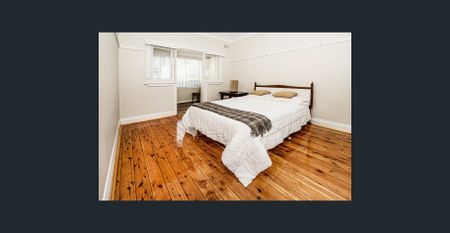 Spacious Family Home Backing Directly Onto Nagle Park - Photo 3