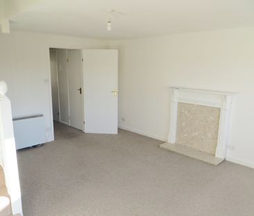 3 bed House - To Let - Photo 2