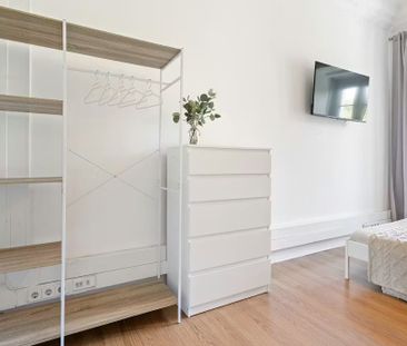 Avenida de Sidónio Pais, Lisbon, Lisbon 1050-215 - Photo 3