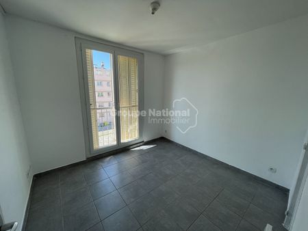 Appartement 2ème étage situé à Valréas, - Photo 2