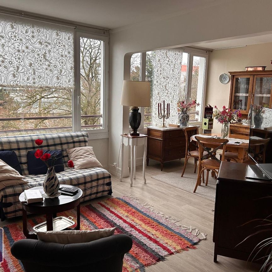 Location Appartement 4 pièces 67m² LILLE 59000 - Photo 2