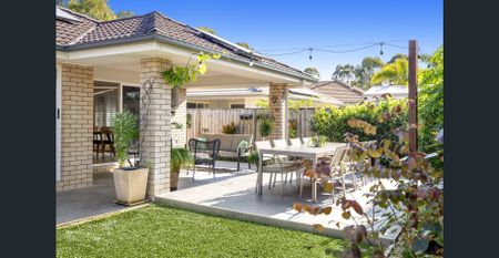 Stunning 4 bedroom home with ducted air conditioning and sparkling spa! - Photo 3