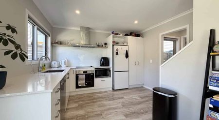 3 bedroom home in Lower Hutt - Photo 4