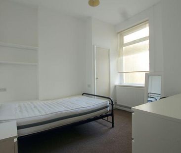 6 bedroom property to rent - Photo 1