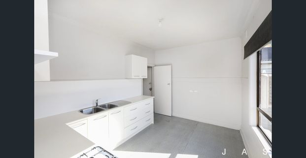 Charming two-bedroom home in prime location! - Photo 1