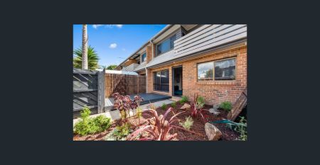 Beautifully presented with bay views! - Photo 3