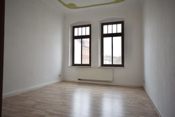 3-Zimmer • Wohnung • Laminat • City-Nähe • Balkon • Echtholztüren • Schloßteichnähe • Bad mit Wanne - Photo 1