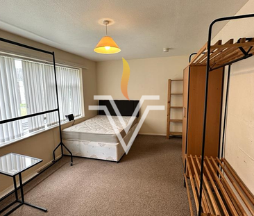 4 bedroom semi-detached house to rent - Photo 2