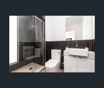 33 Burns Avenue, Clayton South, Vic 3169 - Photo 5