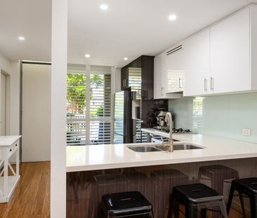 Oversized Three-Bedroom Terrace in a Parkside Location! - Photo 6