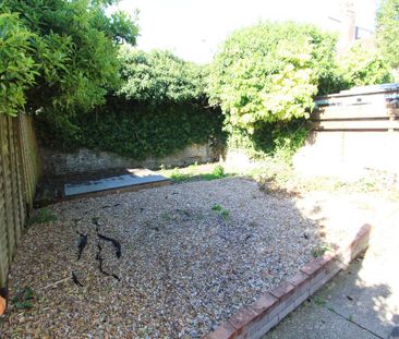 2 bedroom end of terrace house to rent - Photo 6