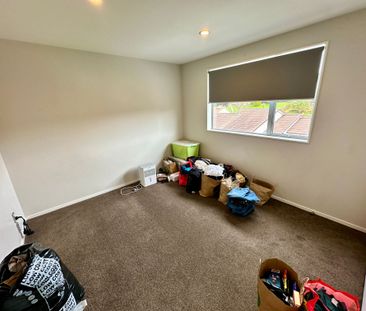 Four Bedroom Blockhouse Bay - Photo 1