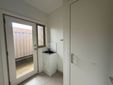 Please contact catie@sweeneyea.com.au for private inspections. - Photo 2