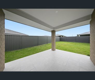 2/184 Denton Park Drive, Aberglasslyn, NSW 2320 - Photo 3