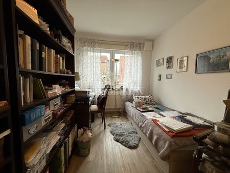 Großartige 4 Zimmerwohnung im Stadtkern mit Fahrstuhl und Tiefgaragenstellplatz - Photo 5