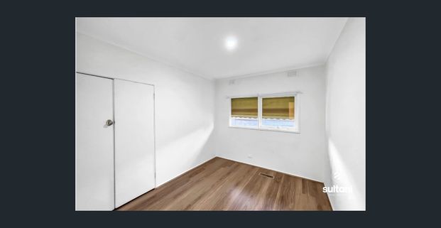 Available for lease - a spacious family home on a large allotment, combining liveability now with excellent future potential. - Photo 1