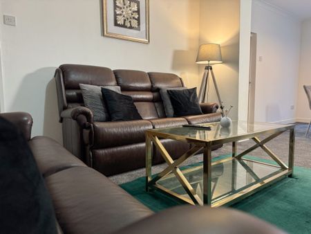 To Let: Stoneleigh Avenue, Middlesbrough, TS5 8AT - Photo 3