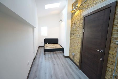 1 bedroom in a house share to rent - Photo 3