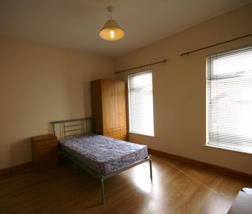 20 Donegall Avenue, Belfast, BT12 6LX - Photo 1