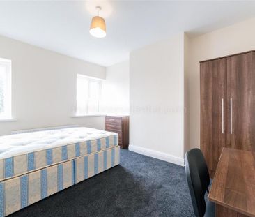4 bedroom flat to rent - Photo 6
