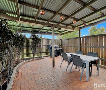 Charming 3 Bedroom Brick Home in a Great Neighbourhood - Photo 3