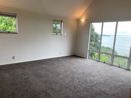 Stylish living with swimming pool and vast sea views - Photo 3