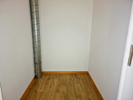 Industrie 34 3 pièces sous toit UN LOYER NET OFFERT - Photo 5