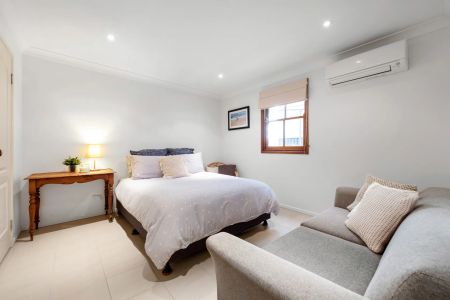 A Charming Family Home in a Leafy Holland Park West Pocket - Photo 2