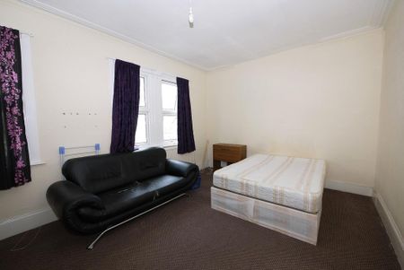 4 bedroom terraced house to rent - Photo 5