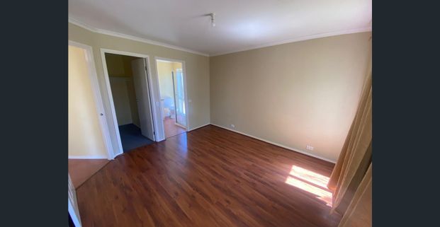 LARGE 4 BEDROOM PLUS STUDY FAMILY HOME! - Photo 1