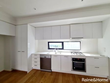 “MODERN LIVING” - Photo 2