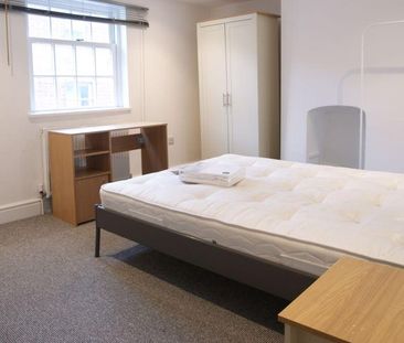 4 bedroom semi-detached house to rent - Photo 4