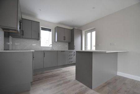 3 bedroom detached house to rent - Photo 5