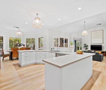 Superb Family Home in Croydon North’s Finest Cul-De-Sac - Photo 3